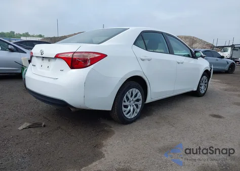 2018 Toyota Corolla Le z USA, uszkodzony, nr VIN 5YFBURHE2JP854769
